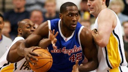 末节28-15惊天翻盘！麦迪逊14分领先变16年耻辱 麦科勒姆32+6+2率老鹰客场掀翻尼克斯扳平比分