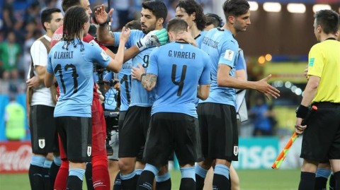 俄罗斯3球完败乌拉圭，东道主A组榜首梦碎