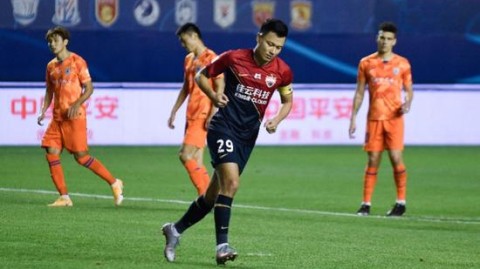 江苏苏宁14号球员盘点：那些穿过蓝黑战袍的继承者们