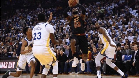 勇士VS骑士前瞻：哈登米切尔双核压境，残阵勇士凭何爆冷？